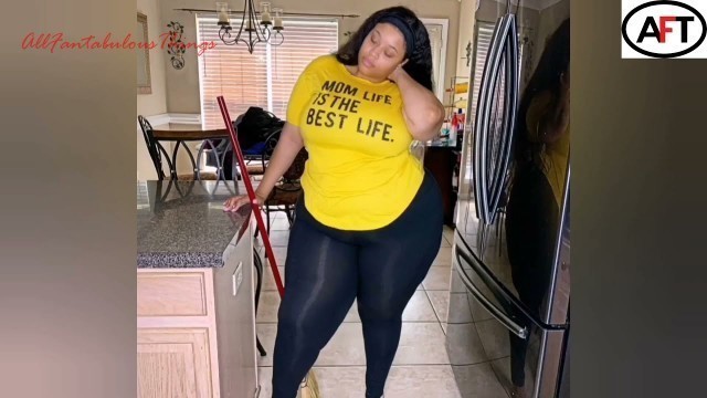 'Jasmine Gunn // Plus Size Busty Curvy Fashion & Instagram Model // Brief Biography'