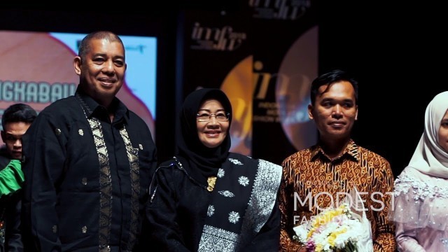 'INDONESIA MODEST FASHION WEEK 2018 | DAY 1 - Minangkabau Fashion Festival'