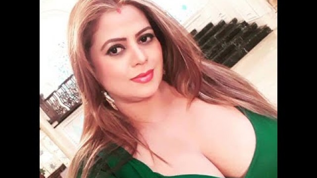 'Sapna Sappu Bhabhi // Plus Size Busty Curvy Fashion & Instagram Model // Brief Biography'