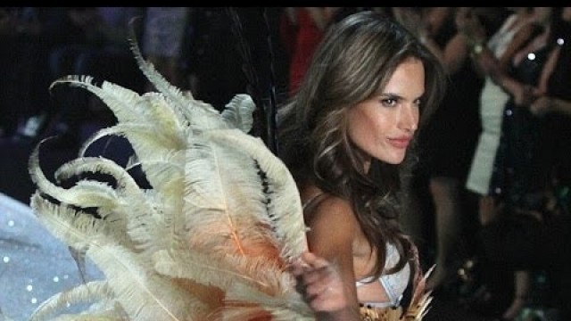 'Alessandra Ambrosio at Victoria\'s Secret Fashion Show 2013'