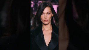 'Bella\'s Superb Confident Walking | Bella hadid | Modelling | Runway Walking'