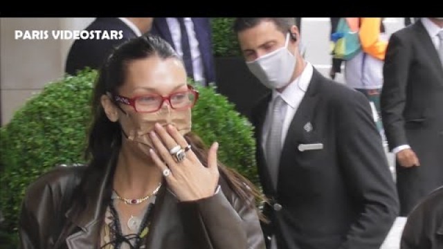 'Bella HADID waving to fans outside her hotel @ Paris 24 june 2021 during Paris Fashion Week'