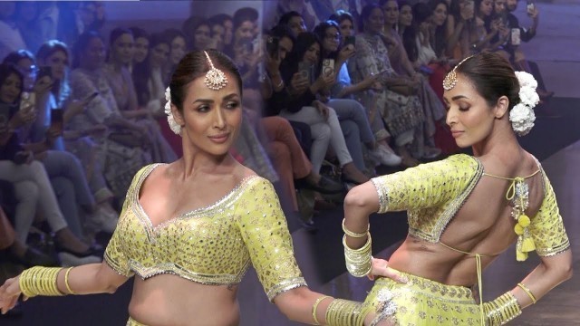 'Malaika Arora Ramp Walk On Chaiyan Chaiyan Song | Bombay Times Fashion Week 2022'