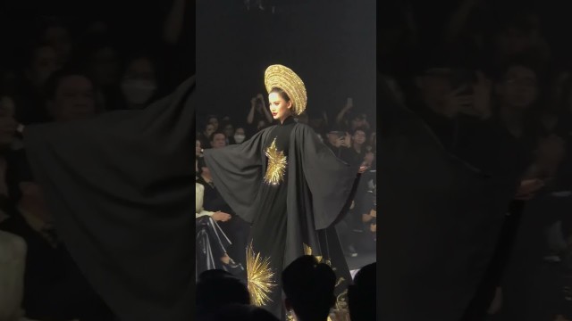 'Fancam Hương Ly catwalk tại show diễn Brave Heart Fashion Show của Hoa Hậu Khánh Vân'