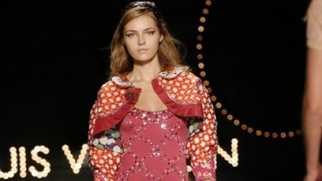 'LOUIS VUITTON Spring 2005 Paris - Fashion Channel'