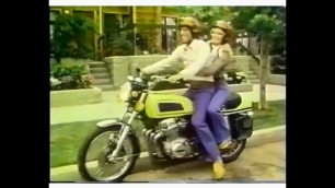 '\'70s Fashion: \'Wrangler Jeans\' Cotton Commercial (1977)'