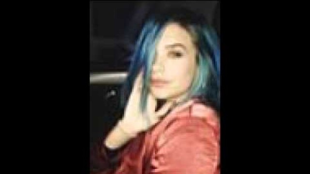 'Amanda Steele Shows Off Blue Hair at Paris Fashion Week'