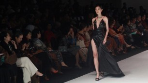 'Fashion Show JESUS CEDENO #ifw2023 #fashionweek #catwalk #sexy #jakarta #jesuscedeno #gown #party'