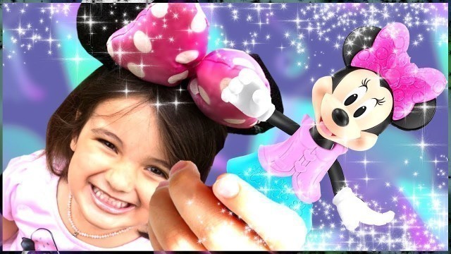 'Whimsy unboxes the Disney Jr. Minnie Pet Fashion Show Snap N Pose Playset!'