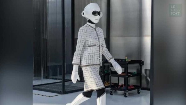 'Pour sa collection Printemps-Été 2017, Chanel fait défiler des robots'