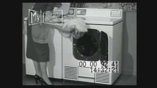 'WOMAN LOADING CLOTHES 1940S'