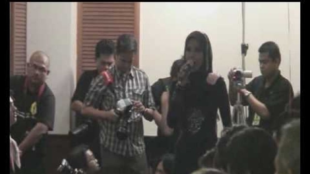 'Putri Norizah (Brunei) : Mama Do @ Lolita Glam - Artly Design Fashion Show'