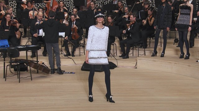 'Paris-Hamburg 2017/18 – Métiers d’art Show – CHANEL Shows'