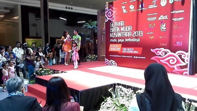 'Audrey Fiorenza - Fashion Show \"Aku Cinta Batik Indonesia\"'