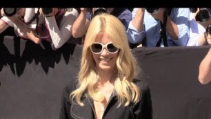 'Claudia Schiffer at the Chanel Couture Fall Winter 2017 fashion show in Paris'