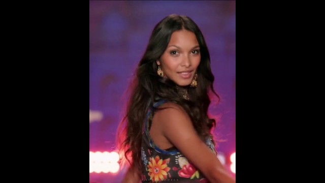 'Lais Ribeiro walking in VS Fashion Show 2014'