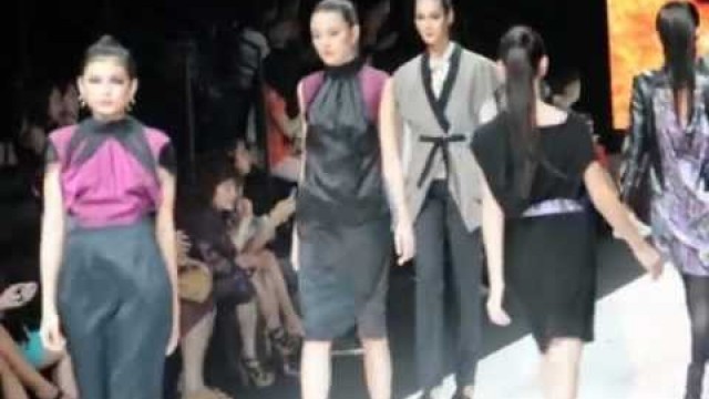 'Jakarta Fashion Week 2013 Day 3: Sri Lukito Sari Poetronegoro - Facade Finale'