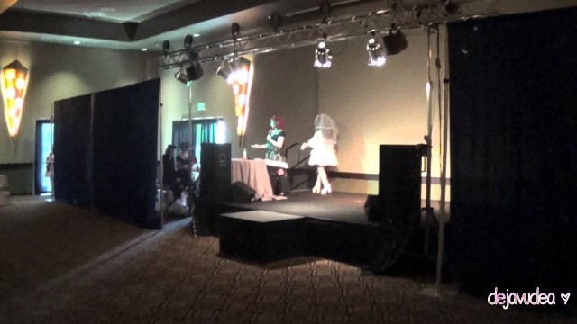 '✿ Colossalcon 2014 Vlog 02 ✿ [Pizza Engagement, Awkward Dance Moves, and Lolita Fashion Show!]'