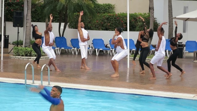 'Synchronised swimming, fashion show and dancing in Santiago de Cuba.'