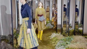 'Hermes | Pre-Fall 2018/2019 Full Fashion Show | Exclusive'