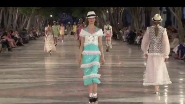 'CHANEL Cruise 2017 Show in Cuba'