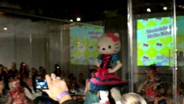 'Onch Hello Kitty Fashion Show.mov'