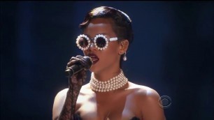 'Rihanna - Diamonds на Live Victoria\'s Secret Fashion Show 2012  Часть 1'