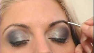 'Eyebrow Makeup for a 1980s Fashion Look'