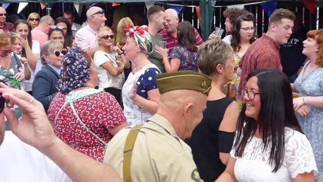 'Saddleworth 40\'s War Weekend Aug 2018. 1940\'s music, dance, fashion and hair. HD Video + Pics'