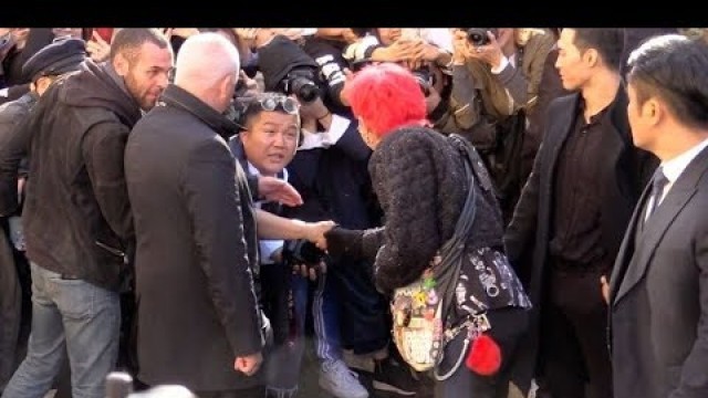 'G Dragon meets famous Korean Jo Seho at Chanel Fashion show in Paris'