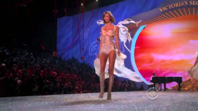 'Victoria\'s Secret Fashion Show 2013- BEST WALKS'