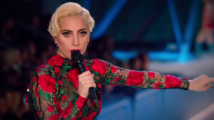 'Lady Gaga   Million Reasons Medley Live From The Victoria\'s Secret Fashion Show In Paris'