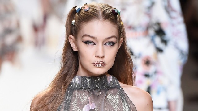 'Gigi Hadid Shows Nipples at Fashion Show'