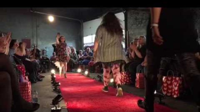 'Final Walk Crushing on the Fox With LuLaRoe'